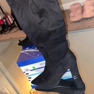 Black heel boots